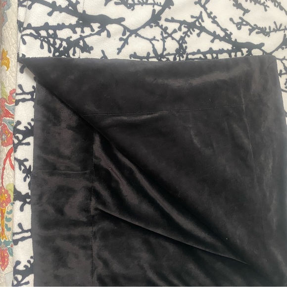 Black and White throw blanket - Picture 2 of 3